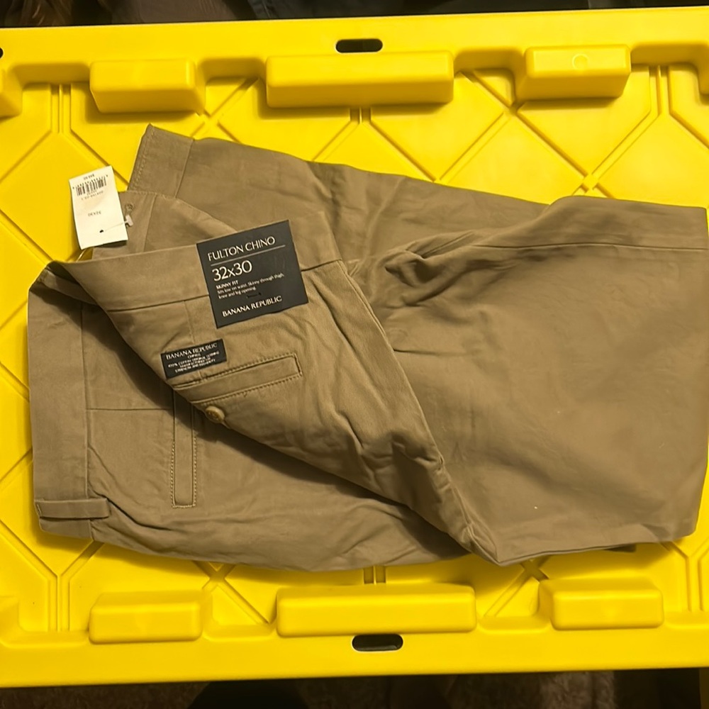 Banana Republic Mens Fulton Skinny Fit Chino: 32x30 Khaki Tan. 100% cotton.